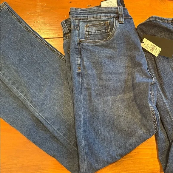 Kenneth Cole NWT Jeans - Picture 2 of 3